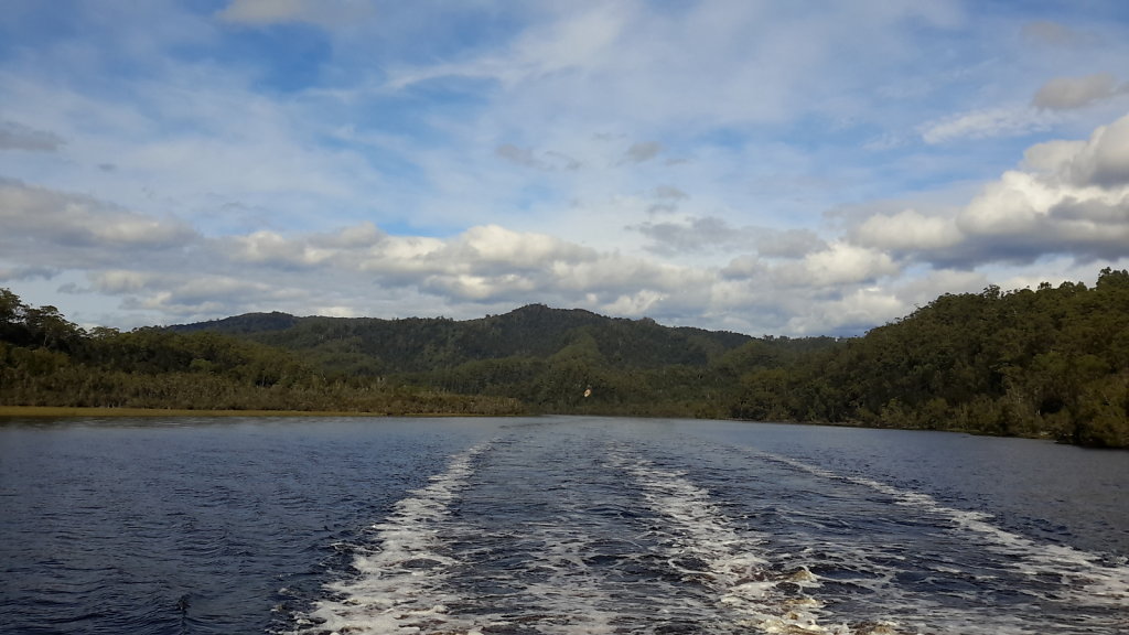 Leaving-the-Gordon-River-Tas.jpg