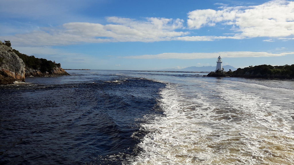 Hells-Gate-Entry-to-Macquarie-Harbour-Strahan-Tas.jpg